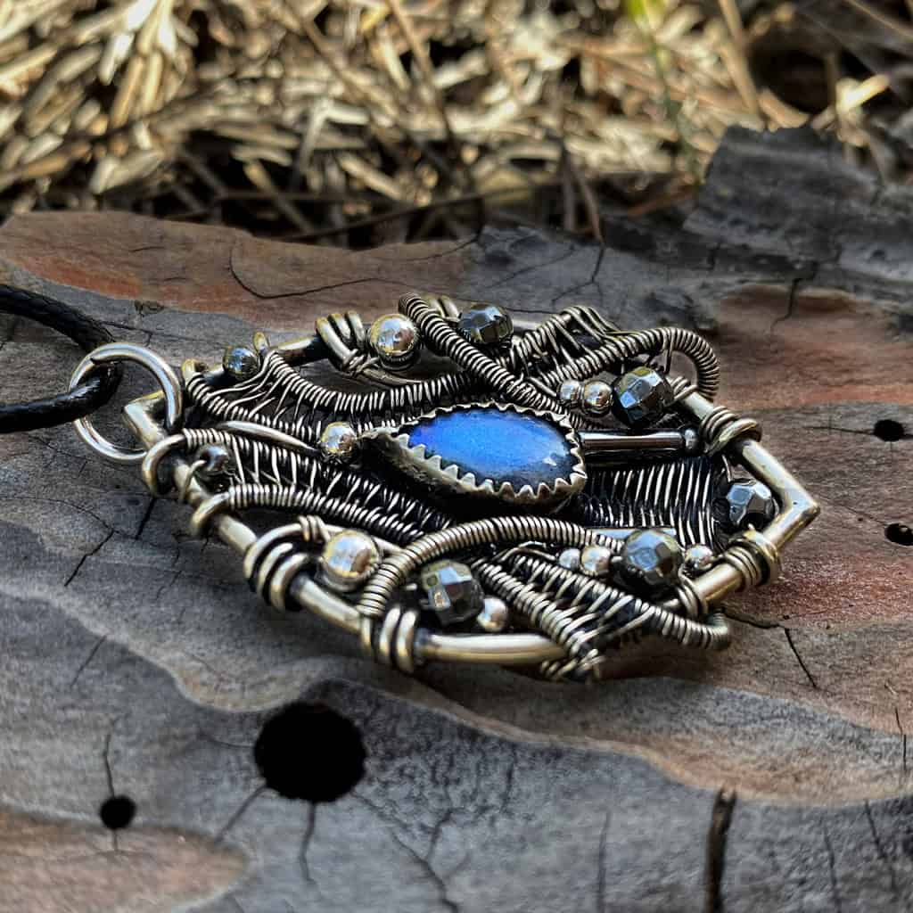 Arcane Core — Labradorite Pendant - Image 2