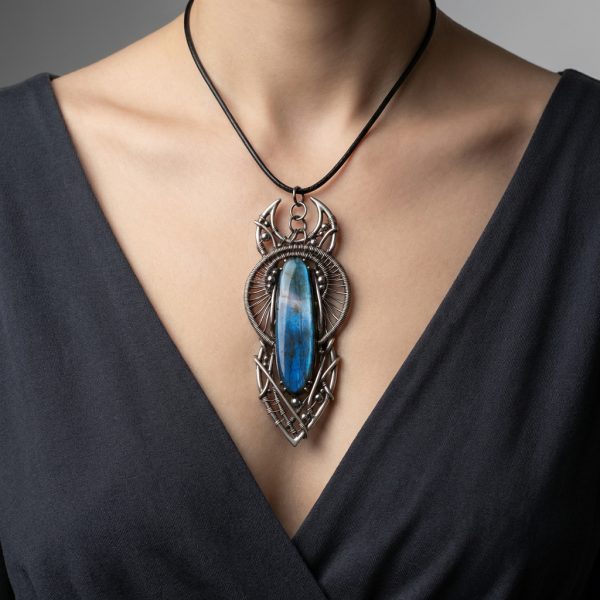 Totem Keepert — Labradorite Pendant - Image 2