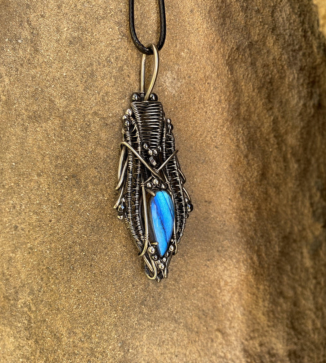 Nomad Tear — Labradorite Pendant - Image 3