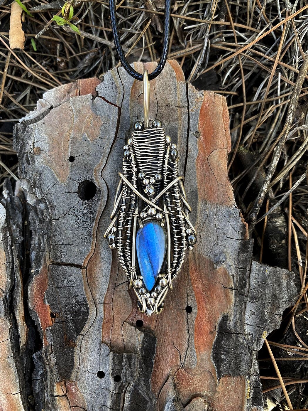 Nomad Tear — Labradorite Pendant - Image 4