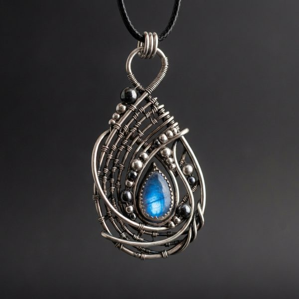 Phoenix Lace — Labradorite Pendant