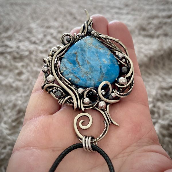 Mountain Heart — Apatite Pendant - Image 5