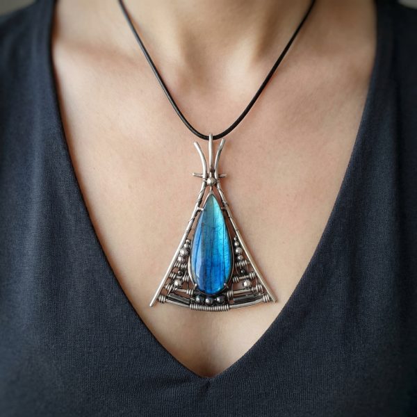 Triad Echo — Labradorite Pendant