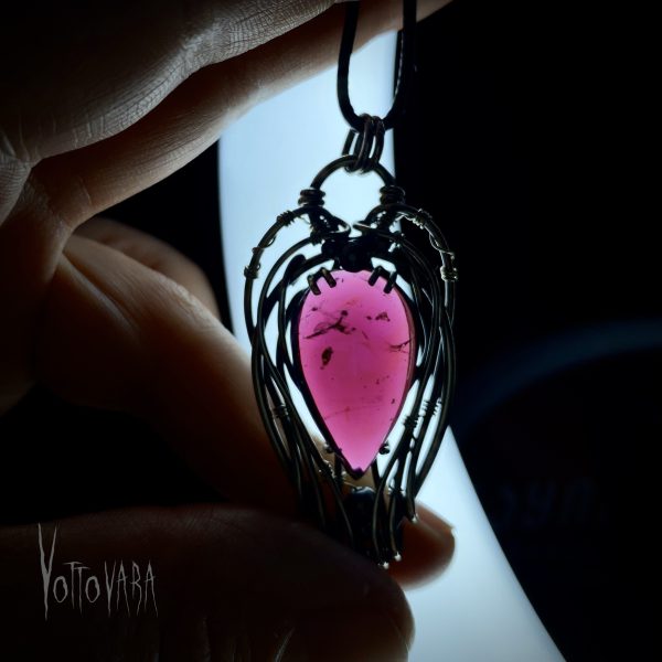 Blue Eye — Garnet Pendant - Image 3