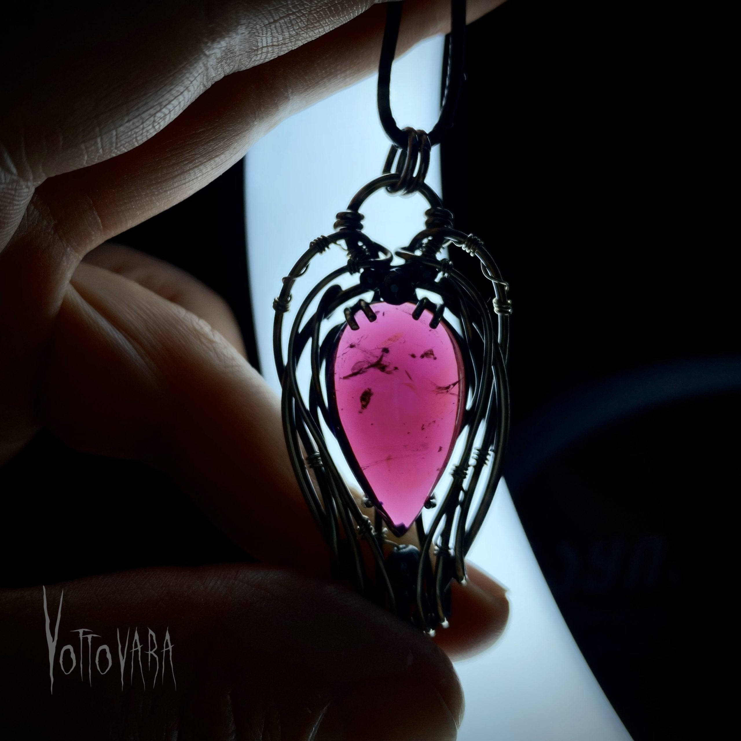 Blue Eye — Garnet Pendant - Image 3