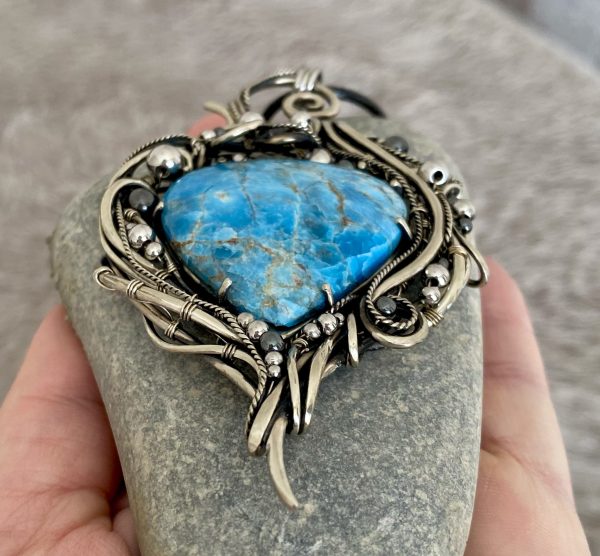 Mountain Heart — Apatite Pendant - Image 4