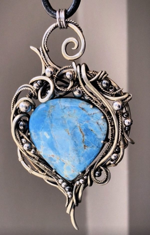 Mountain Heart — Apatite Pendant - Image 3