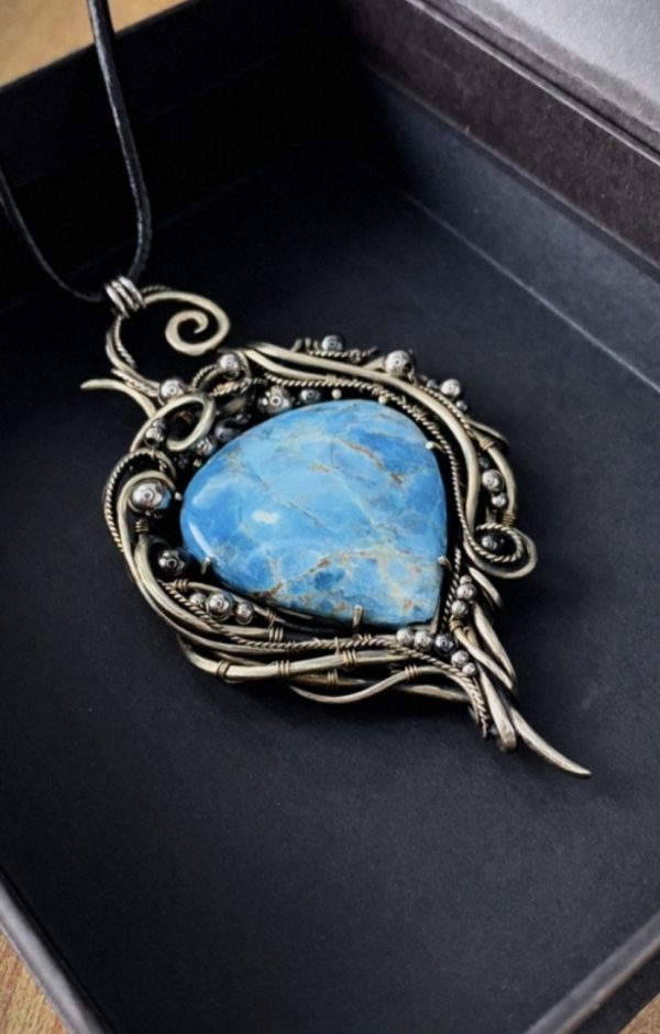Mountain Heart — Apatite Pendant - Image 6