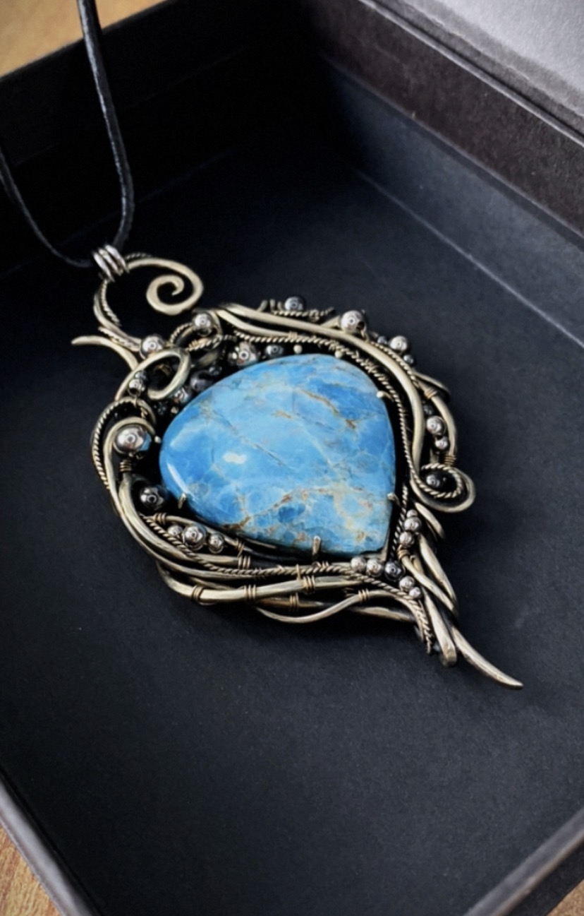 Mountain Heart — Apatite Pendant - Image 6