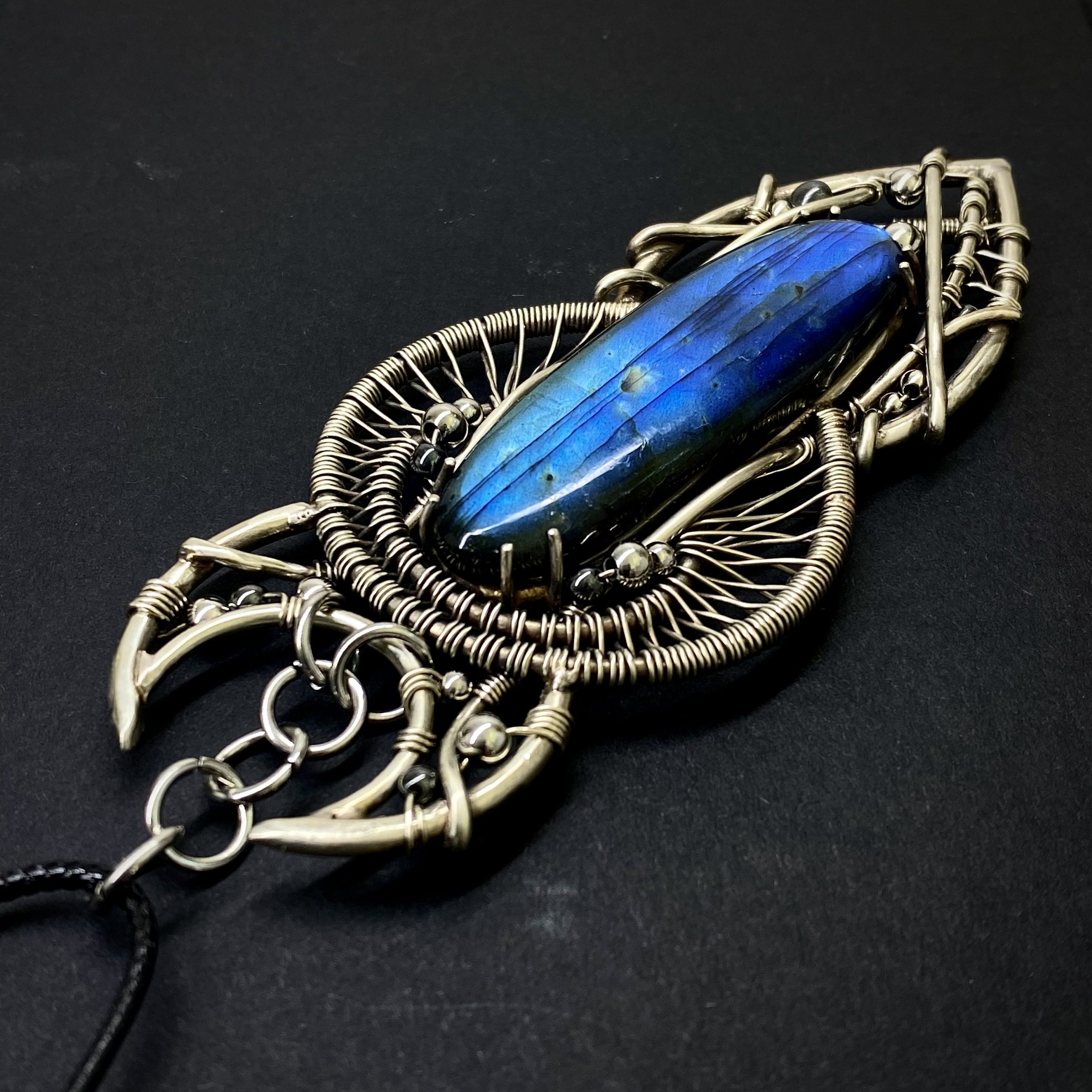 Totem Keepert — Labradorite Pendant - Image 3