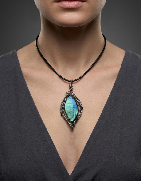 Entwined Leaf — Labradorite Pendant - Image 2