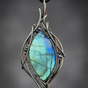 Entwined Leaf — Labradorite Pendant