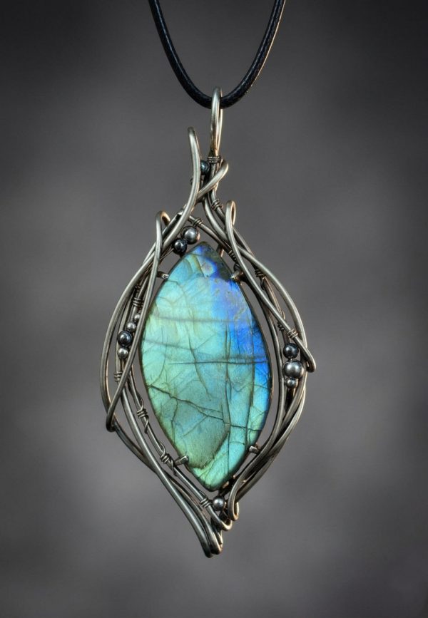 Entwined Leaf — Labradorite Pendant