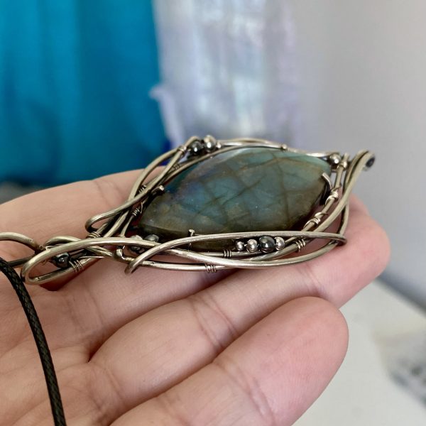Entwined Leaf — Labradorite Pendant - Image 4