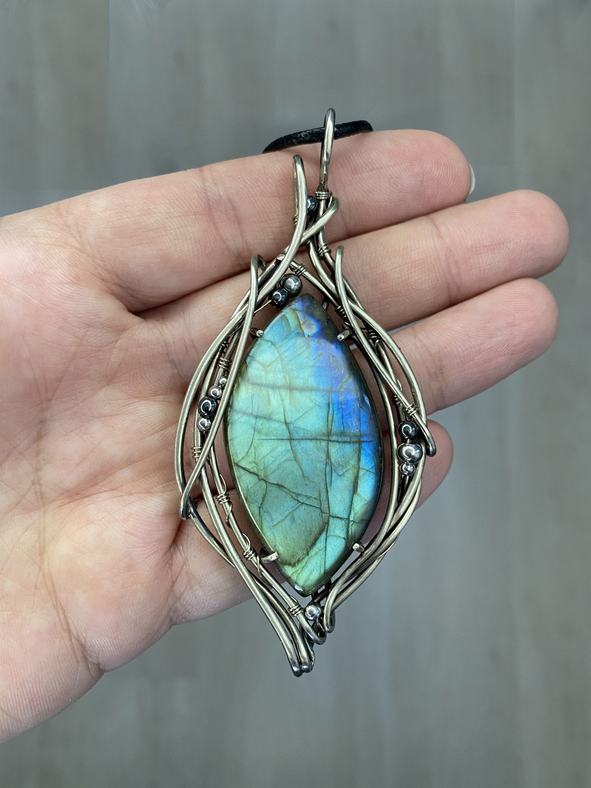 Entwined Leaf — Labradorite Pendant - Image 3