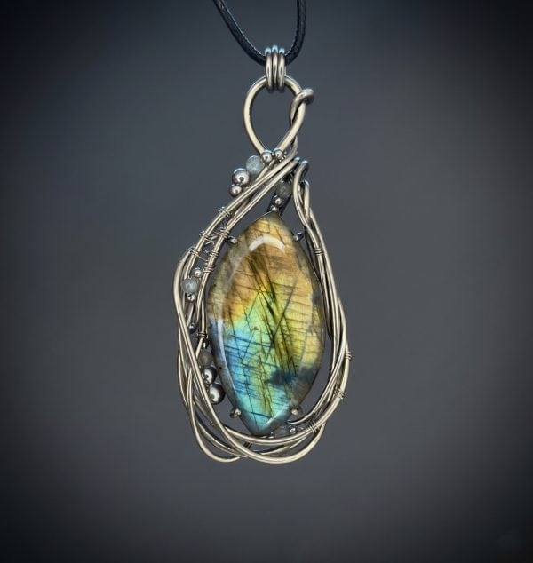 Secret Radiance — Labradorite Pendant - Image 2