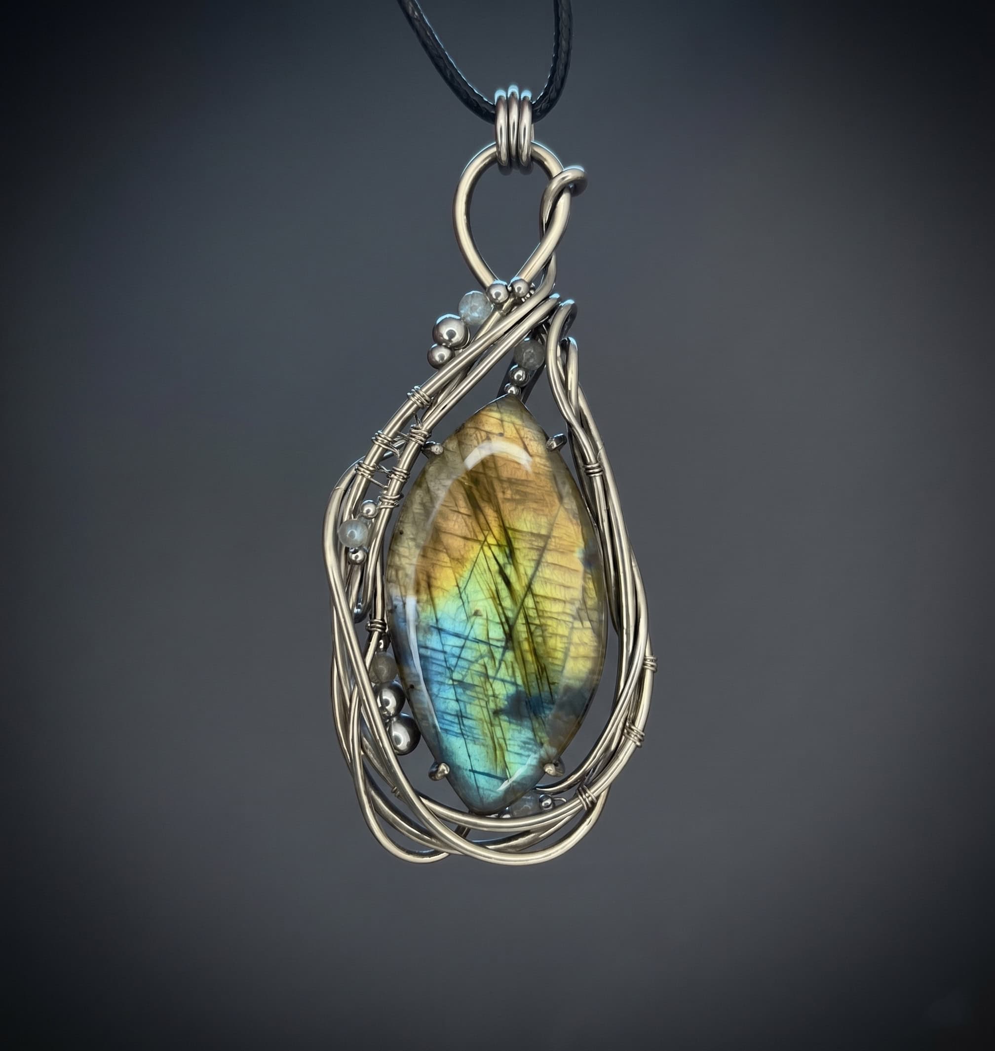 Secret Radiance — Labradorite Pendant - Image 2