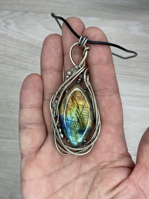 Secret Radiance — Labradorite Pendant - Image 3