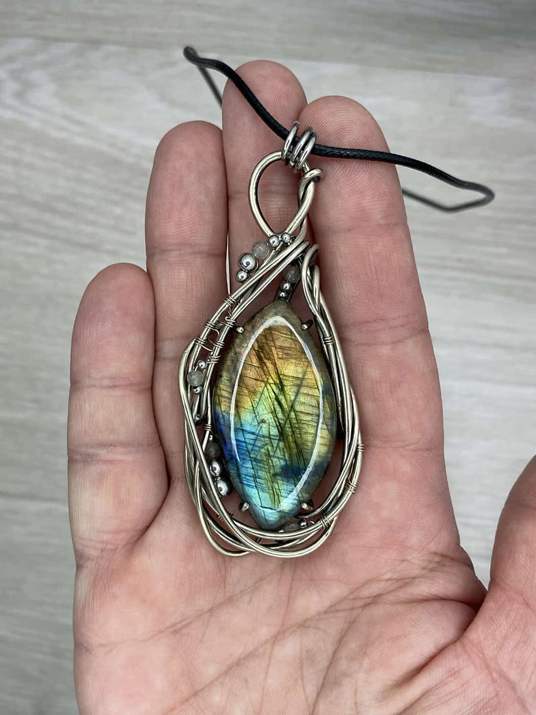 Secret Radiance — Labradorite Pendant - Image 3