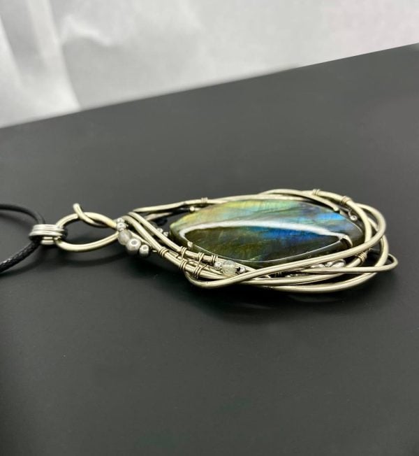 Secret Radiance — Labradorite Pendant - Image 4