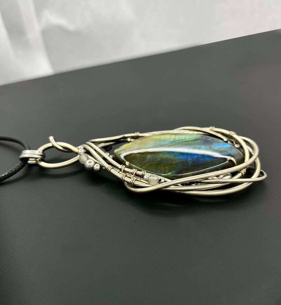 Secret Radiance — Labradorite Pendant - Image 4